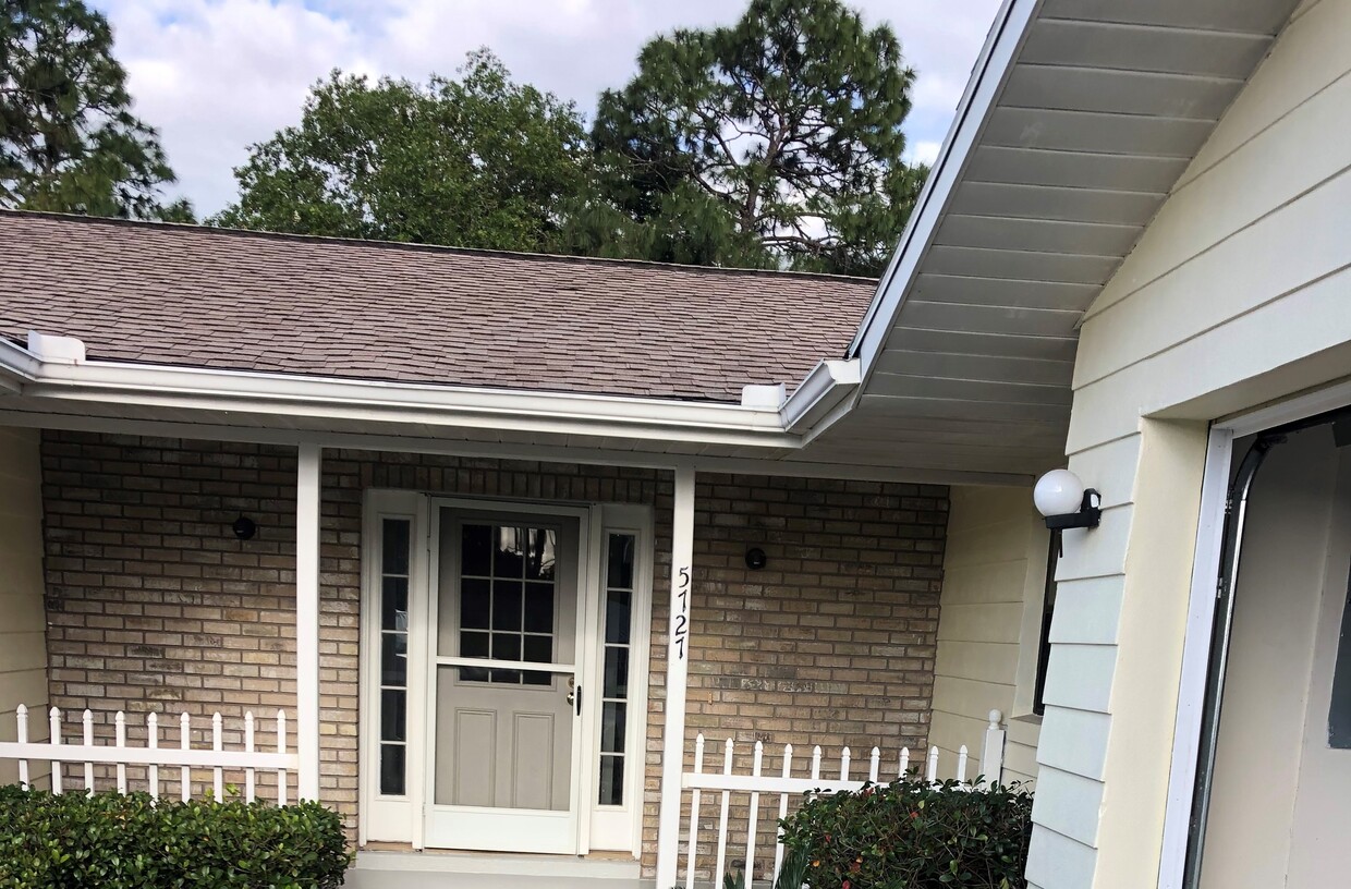Front Entrance - 5727 S Eaton Ter
