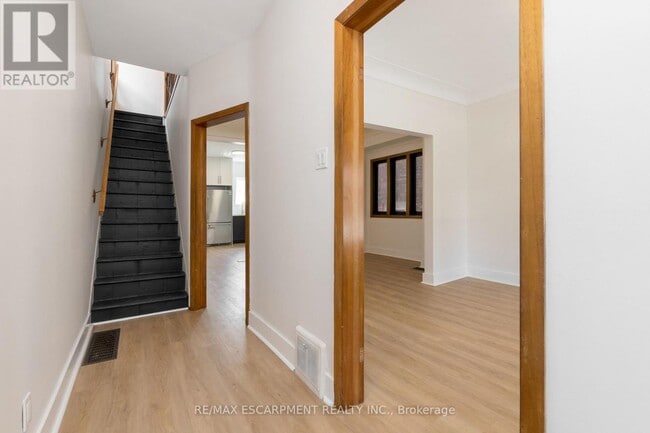 Photo du bâtiment - 48 Sherman Ave N