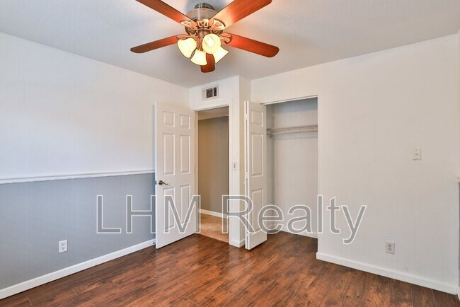 Building Photo - 400 E San Remo Ave