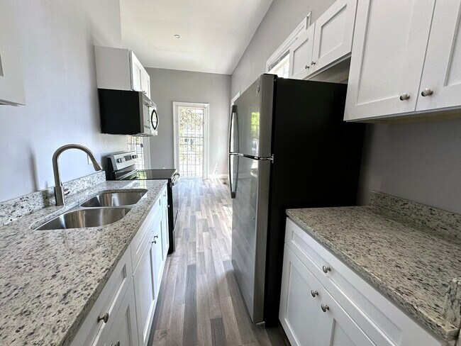 Foto del edificio - 313 E Henry St