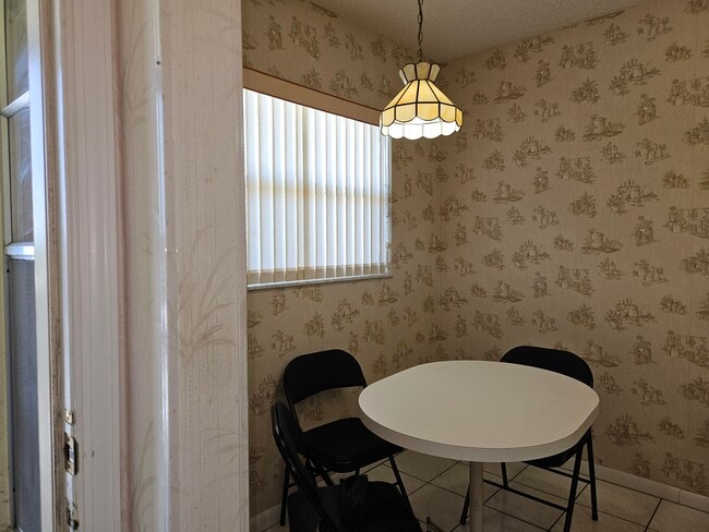 Foto del edificio - 23099 Barwood Ln N