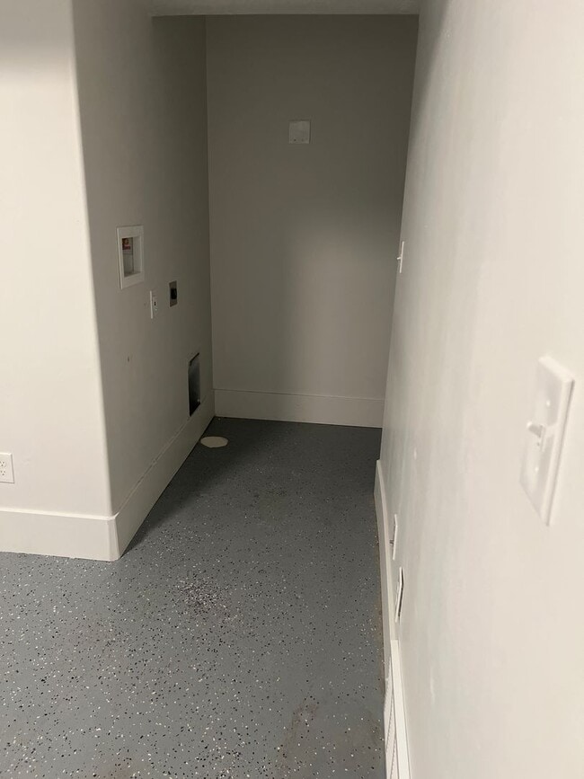 Building Photo - Townhouse in Evanston