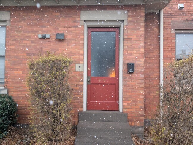 Building Photo - 601 Crescent Ave