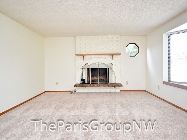 Building Photo - Lovely 2610sf Downtown Woodinville Hm – Gr...