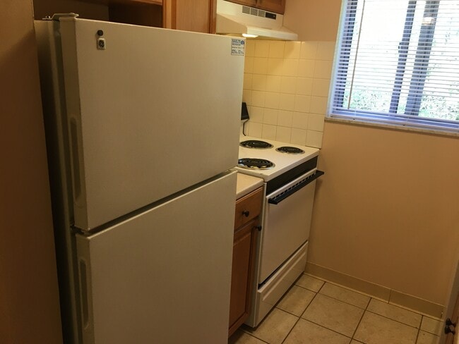 Kitchen - 5613 Happy Hollow Rd
