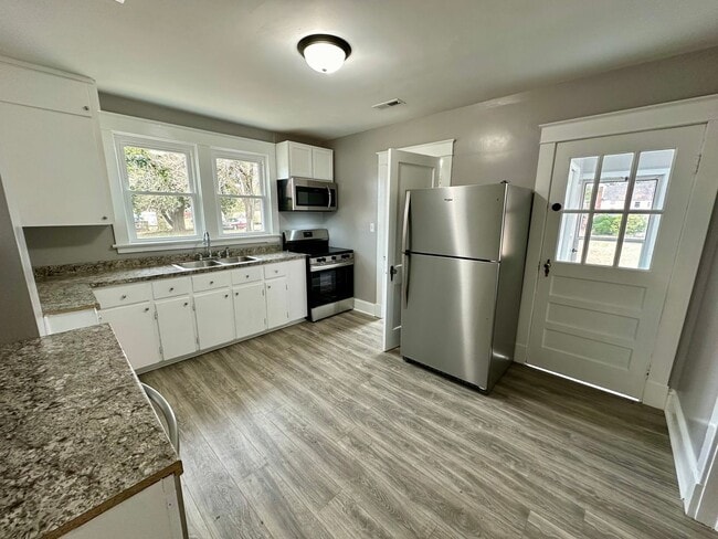 Building Photo - 3 Bedroom 2 Bathroom Home Located in Kenbridge, VA