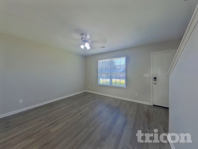 Foto del edificio - 4920 Hopewood Ln