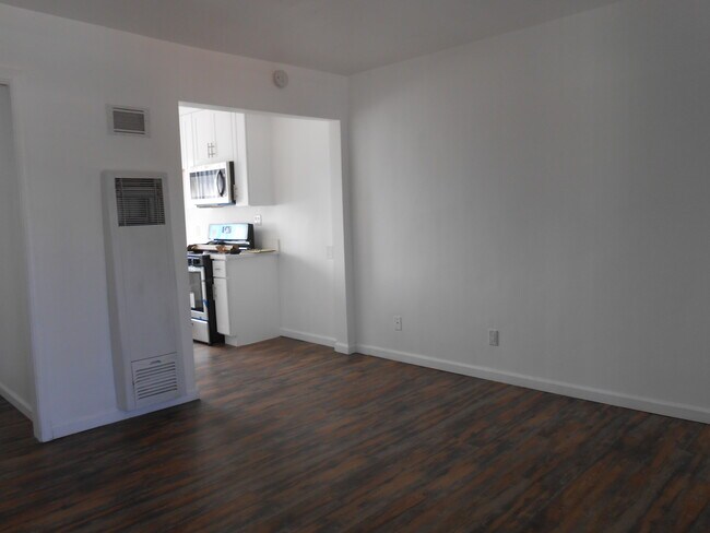 Building Photo - 7918 Painter Ave