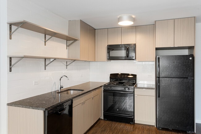Building Photo - 6134 N Kenmore Ave