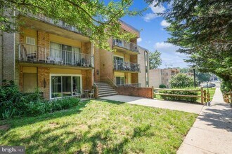 Building Photo - 11907 Parklawn Dr