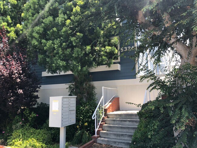 Foto del edificio - 5324 Kester Ave