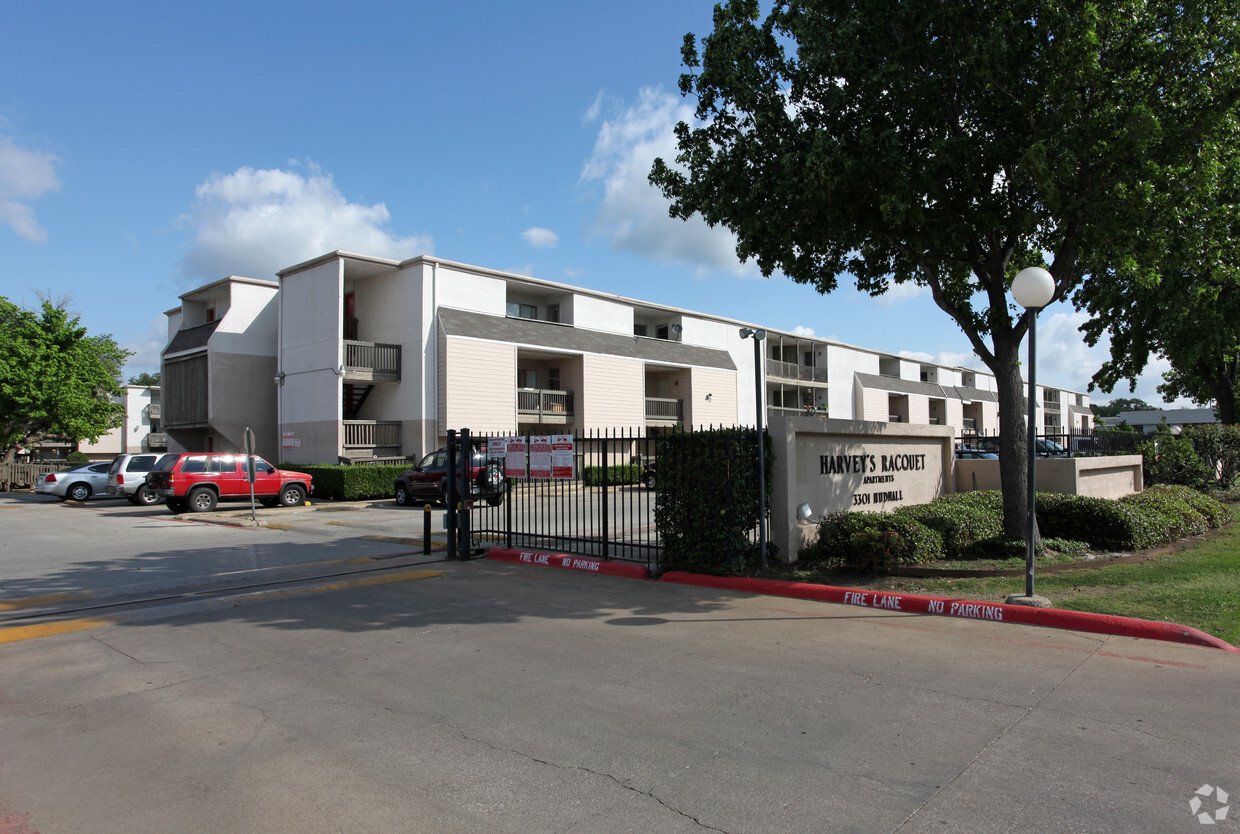 Building Photo - Harvey's Racquet Club Apartments
