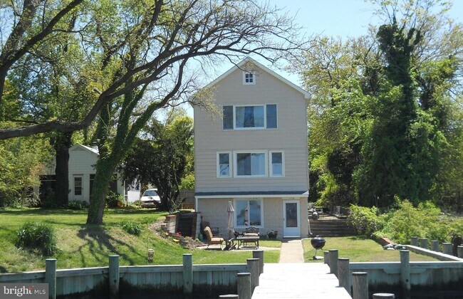 Building Photo - 1072 River Bay Rd