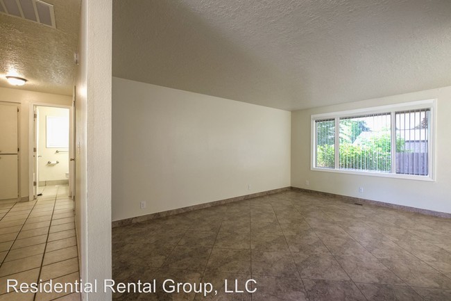 Building Photo - 3 br, 2 bath House - 20845 SW Regal Court