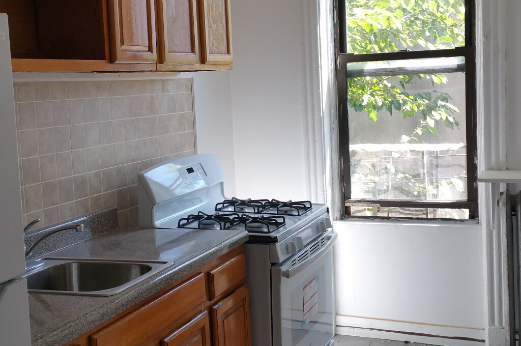 Primary Photo - 380 Chauncey St