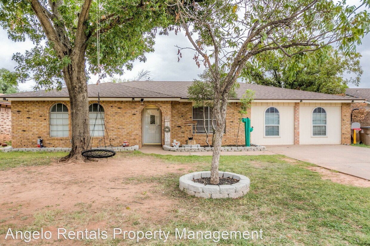 5 br, 2 bath House 3814 Butterfield Rd House Rental in San Angelo