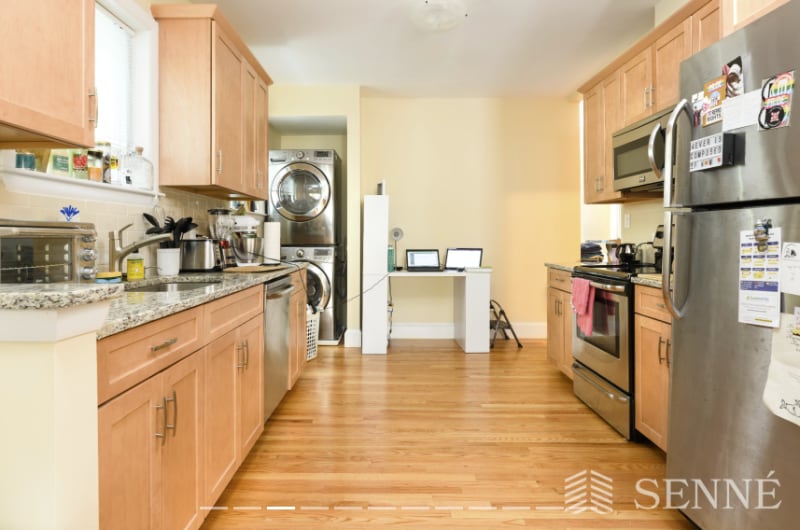 Primary Photo - 393 Washington St