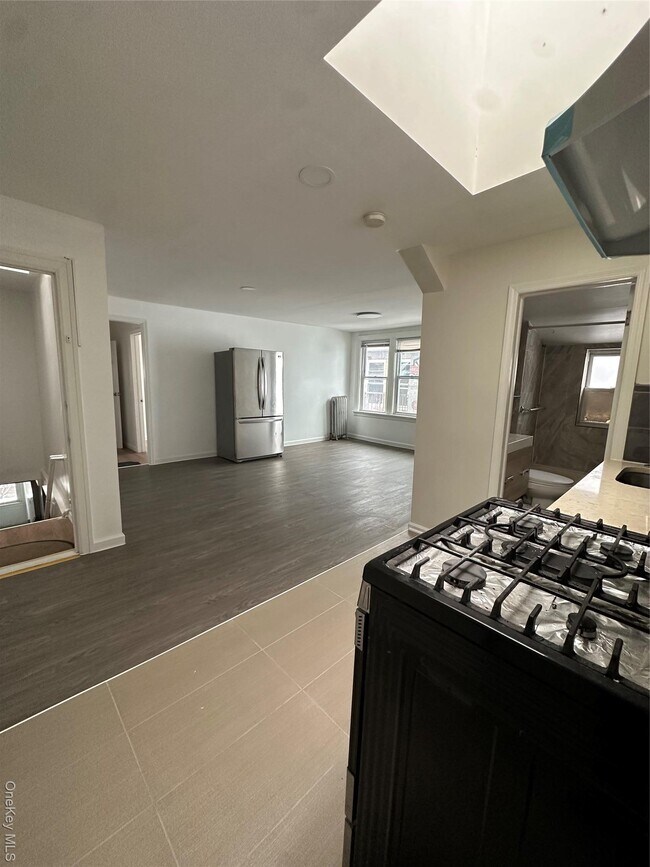 Foto del edificio - 33-24 89th St