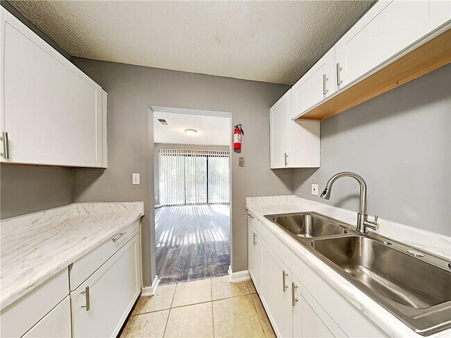 Building Photo - 3575 Oakvale Rd