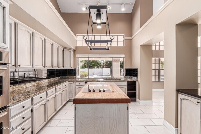 Building Photo - 9665 E Cochise Dr