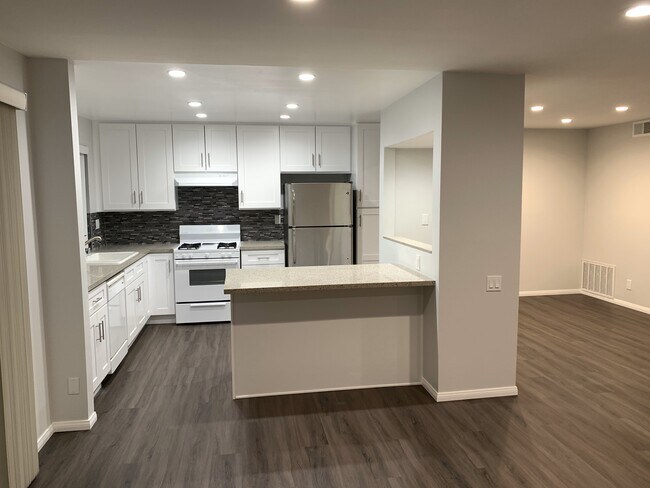 Foto del edificio - 31505 Lindero Canyon Rd