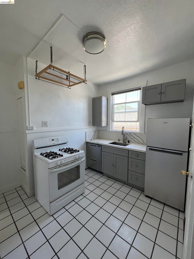 Building Photo - 2249 Spaulding Ave