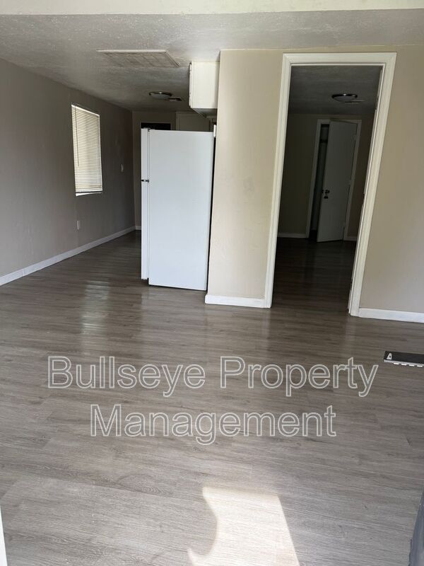 Building Photo - 1805 North 25th Pl