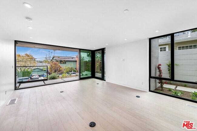 Building Photo - 2714 Highland Ave