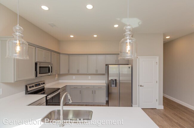Building Photo - 4 br, 2 bath House - 553 Strong Avenue