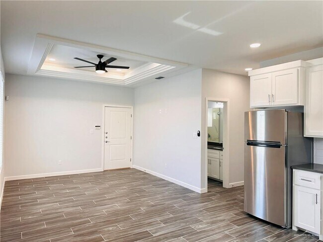 Building Photo - 1701 W Violet Dr