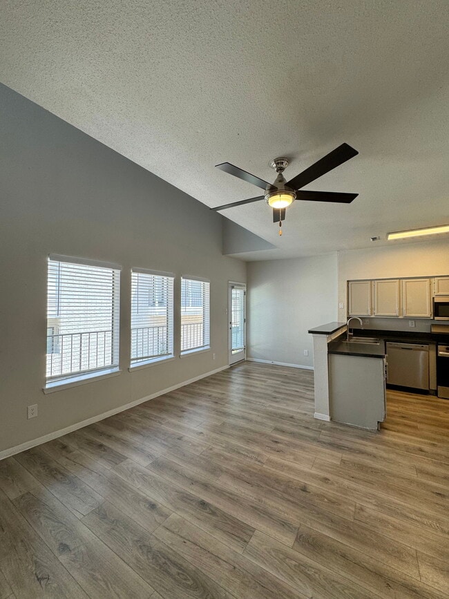Building Photo - 5136 Ledgestone Dr