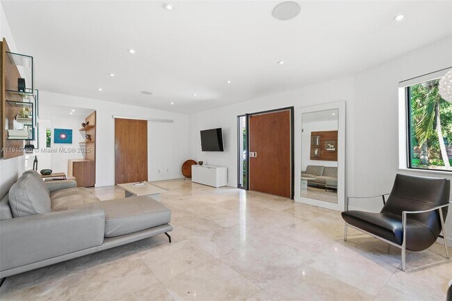 Foto del edificio - 2180 NE 191st Dr