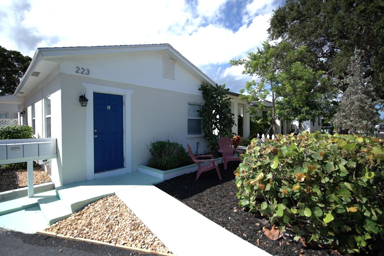 223 N E St Unit 1, Lake Worth Beach, FL 33460 Room for Rent in Lake