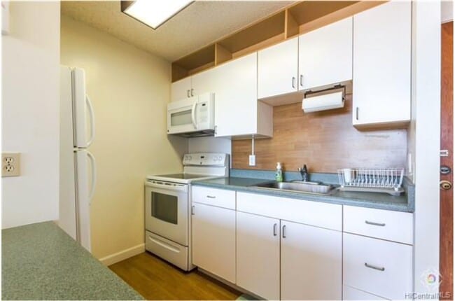 Building Photo - 2040 Nuuanu Ave