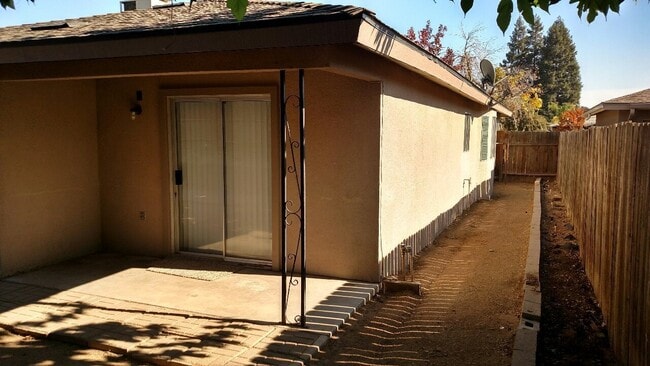 Foto del edificio - Available Soon!