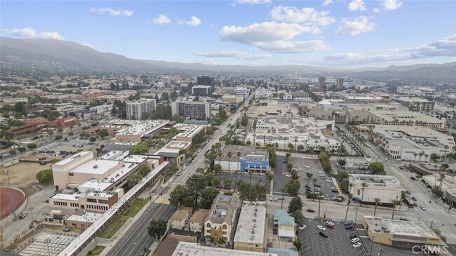Foto del edificio - 231 E Burbank Blvd