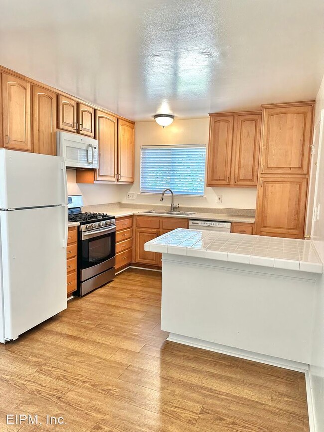 Building Photo - 3 br, 2 bath House - 329 Santa Barbara Sho...