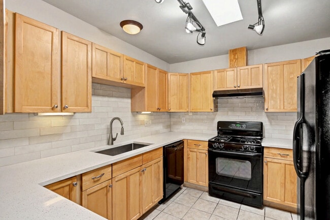 Kitchen - 3926 E Camino de Palmas