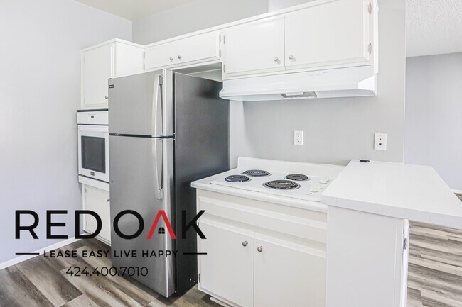 Building Photo - Stunning Bright, Sunny, And Spacious One B...