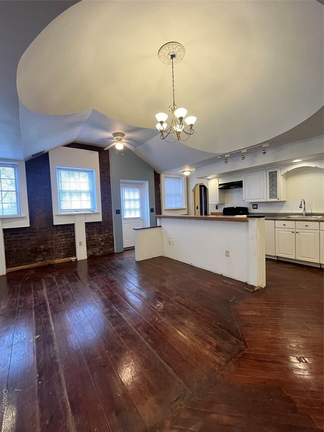 Foto del edificio - 22 E Main St