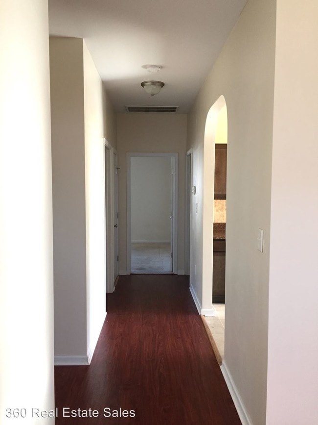 Building Photo - 340 Roanoke Dr