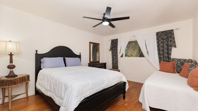 Foto del edificio - 2354 Torrey Pines Rd