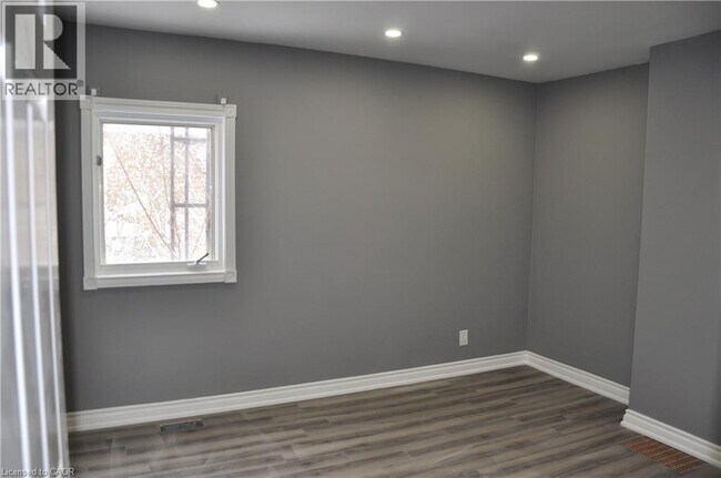 Photo du bâtiment - 7775 ON-7