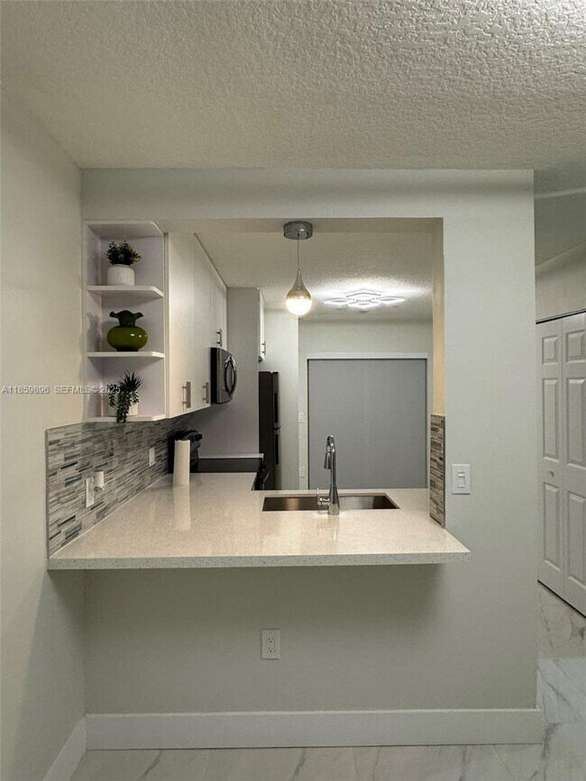 Foto del edificio - 7930 NW 7th St