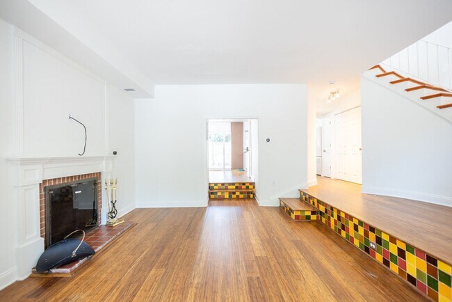 Building Photo - Lovely 3 BR/2.5 BA Townhome in Columbia!