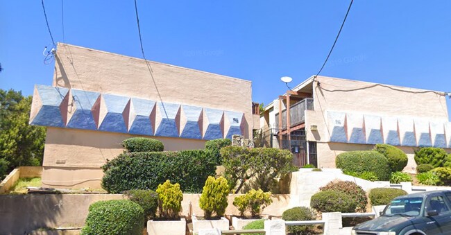 Building Photo - 645 Manor Dr
