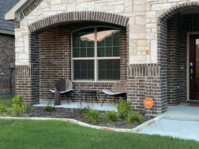 Building Photo - 2130 Clarion Dr