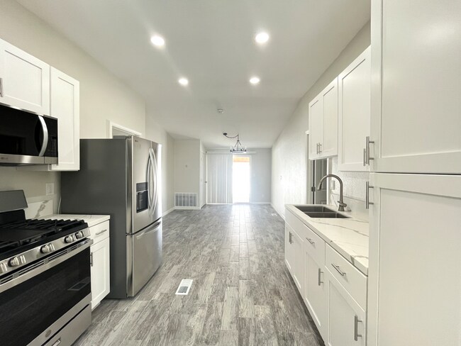 Building Photo - NewB RV T 17805