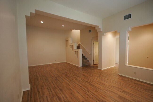 Building Photo - 207 Grandview Pl