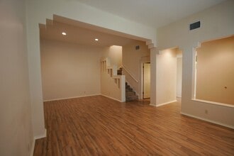 Building Photo - 207 Grandview Pl